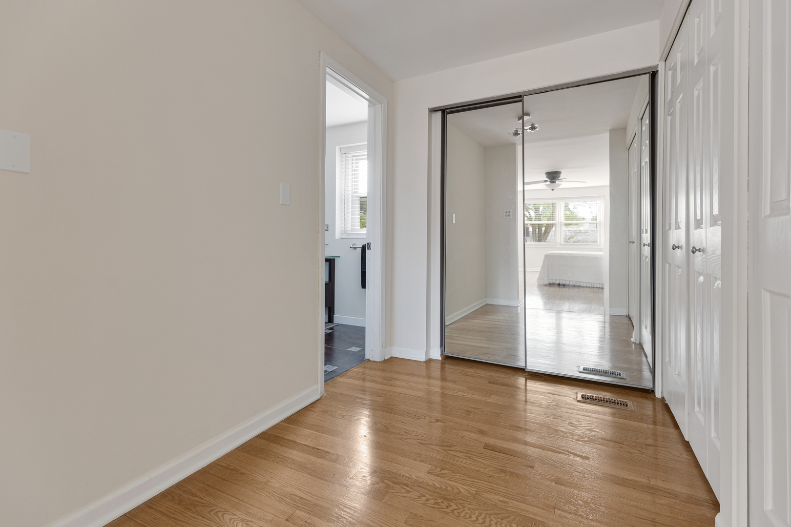 19W019 Avenue Barbizon, Oak Brook, IL 60523