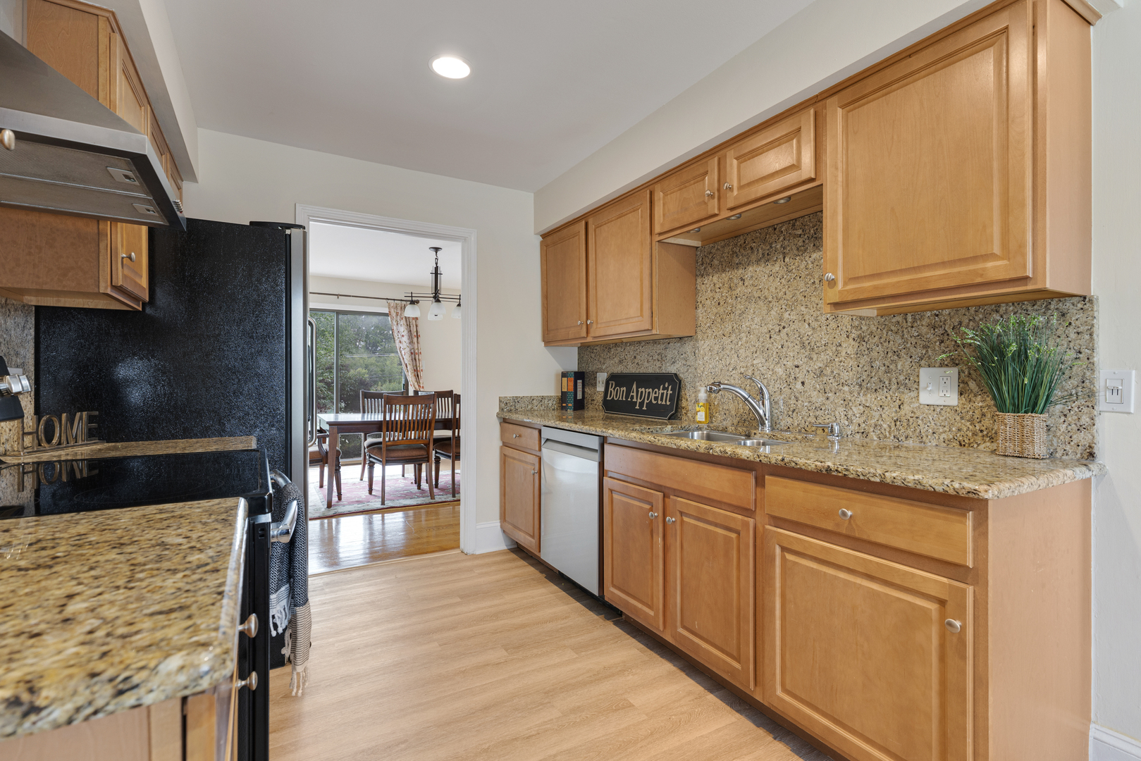 19W019 Avenue Barbizon, Oak Brook, IL 60523