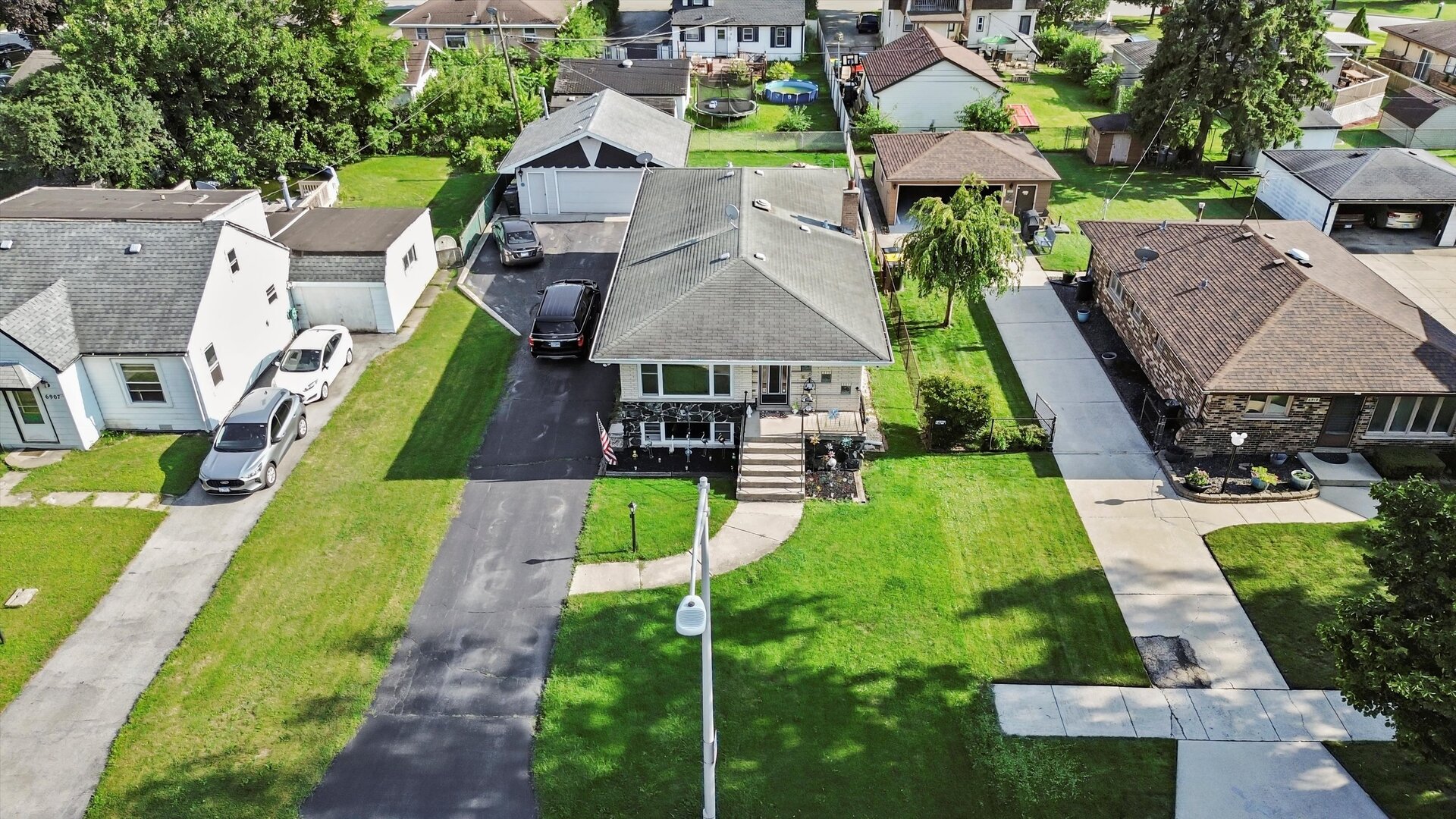 6913 97th Street, Chicago Ridge, IL 60415