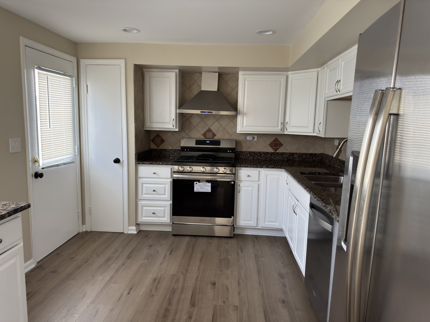 9283 Dee Road, Des Plaines, IL 60016