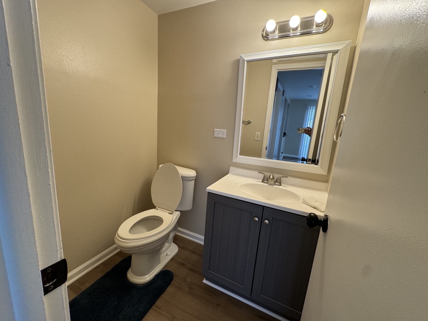 9283 Dee Road, Des Plaines, IL 60016