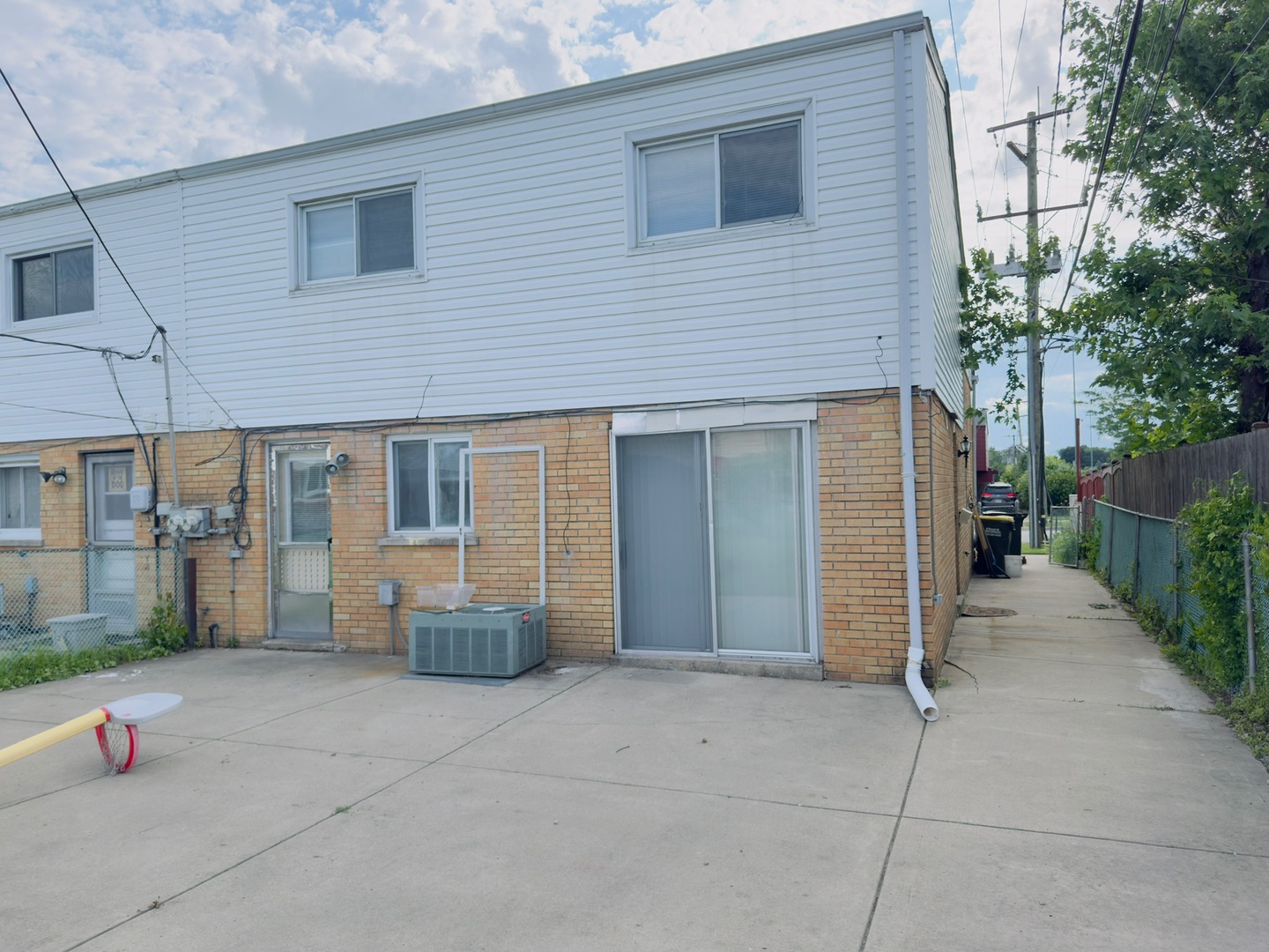 9283 Dee Road, Des Plaines, IL 60016