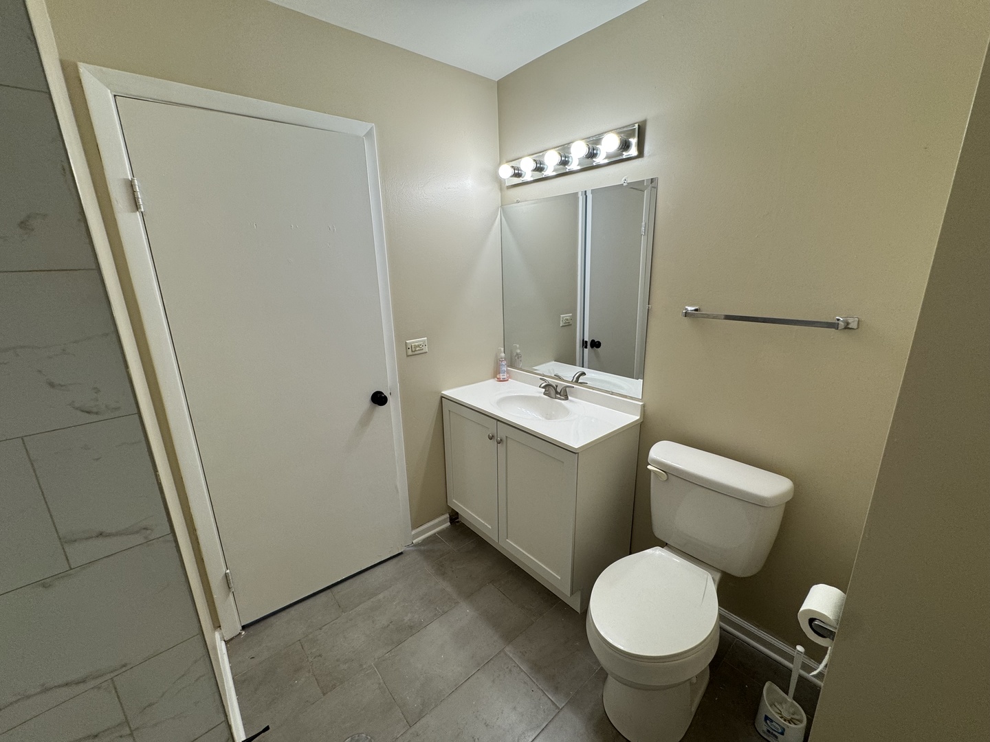 9283 Dee Road, Des Plaines, IL 60016