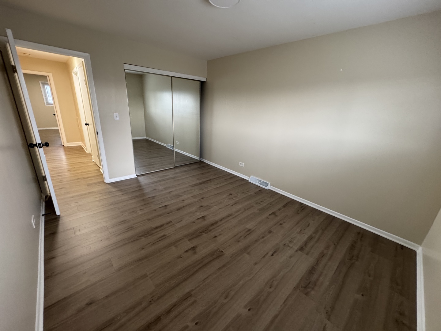 9283 Dee Road, Des Plaines, IL 60016