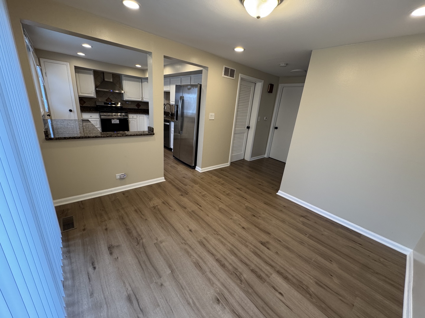 9283 Dee Road, Des Plaines, IL 60016