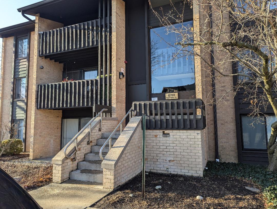 6110 Knoll Valley Drive #102, Willowbrook, IL 60527