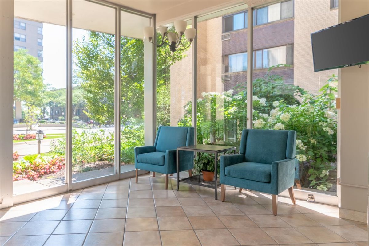 6300 N Sheridan Road #710, Chicago, IL 60660