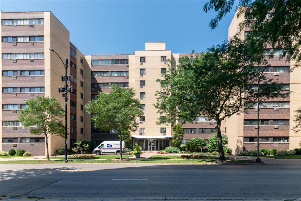 6300 N Sheridan Road #710, Chicago, IL 60660