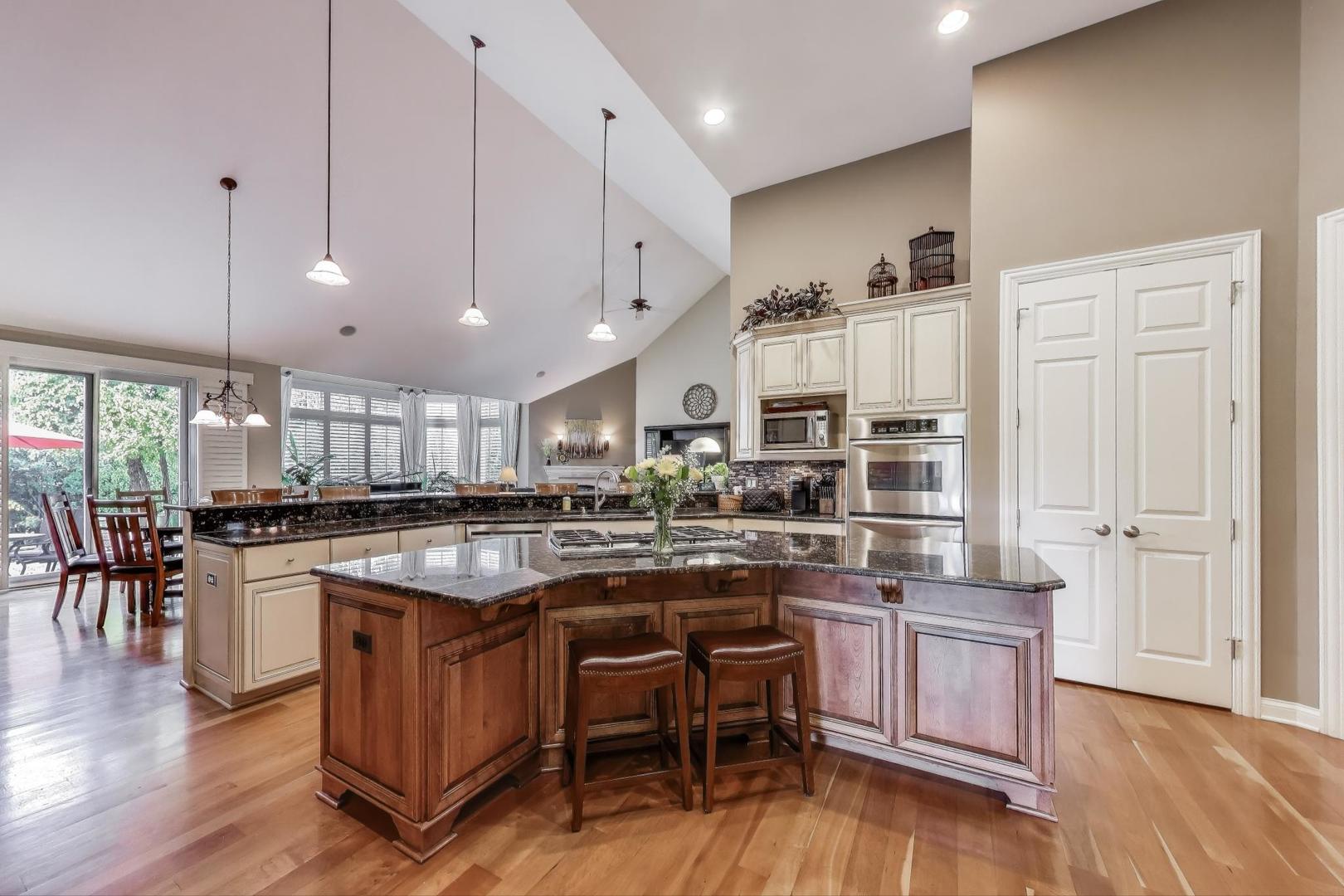 8132 Pickens Drive, Orland Park, IL 60462