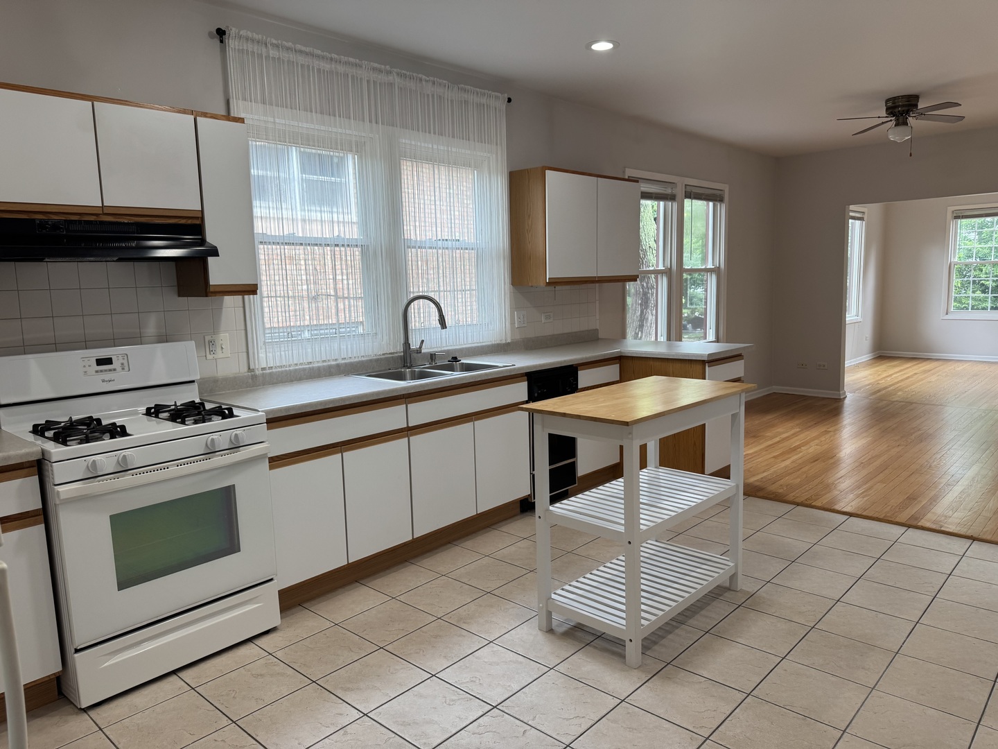 11 Lafayette Road #1, Riverside, IL 60546