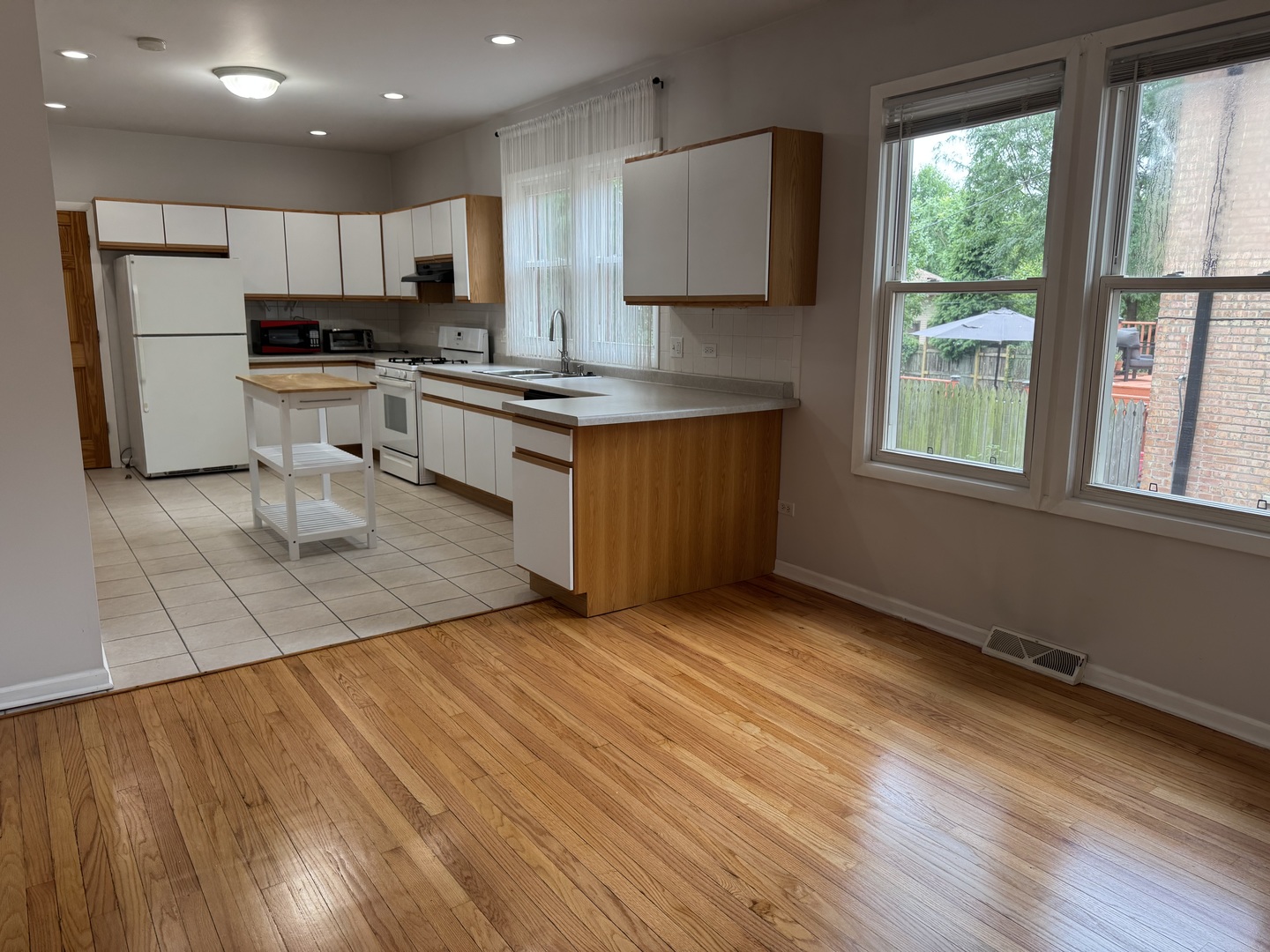 11 Lafayette Road #1, Riverside, IL 60546