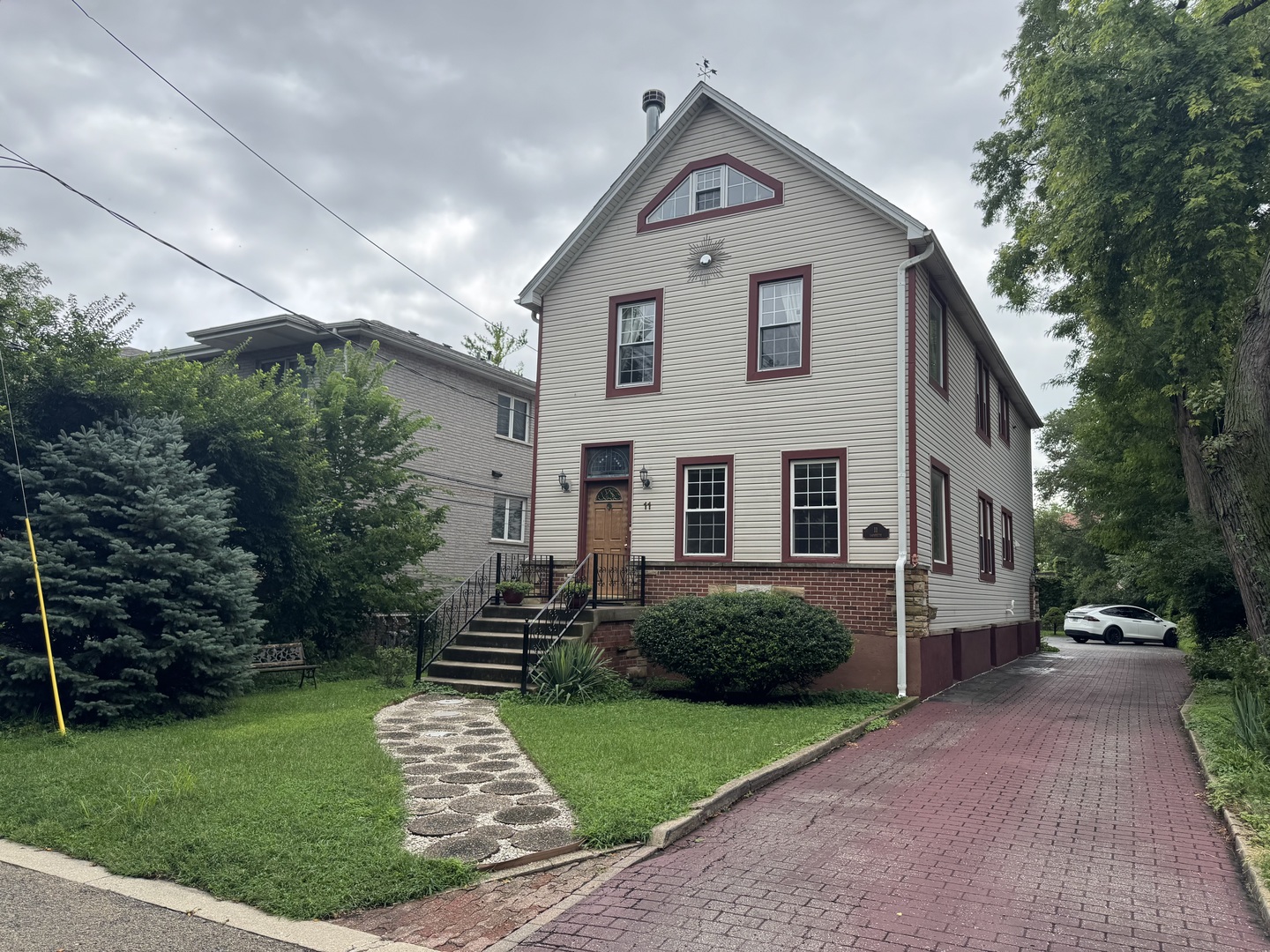 11 Lafayette Road #1, Riverside, IL 60546