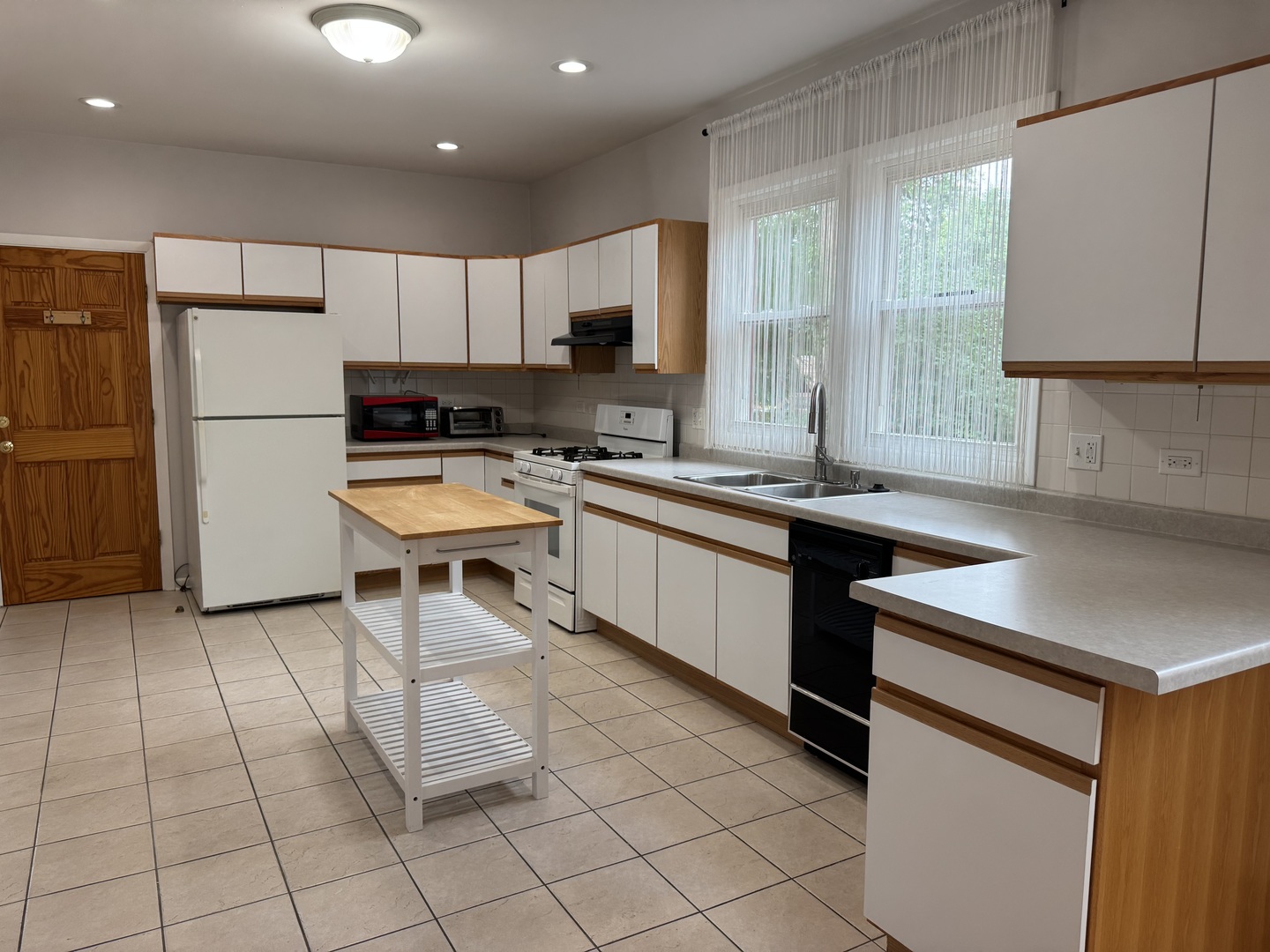 11 Lafayette Road #1, Riverside, IL 60546
