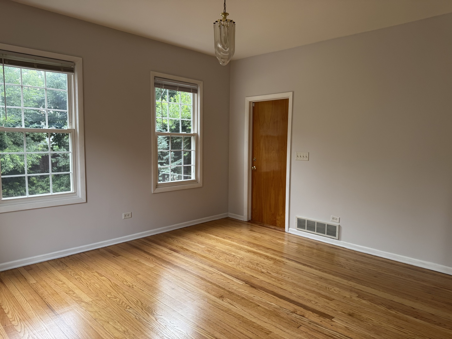 11 Lafayette Road #1, Riverside, IL 60546