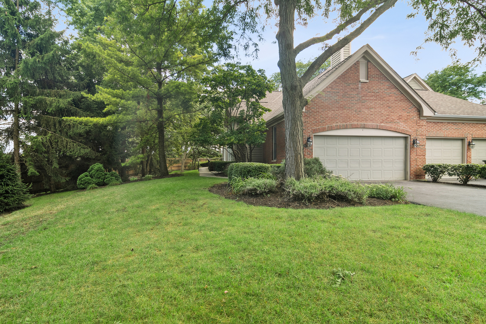 2040 Trent Court #2040, Glenview, IL 60026