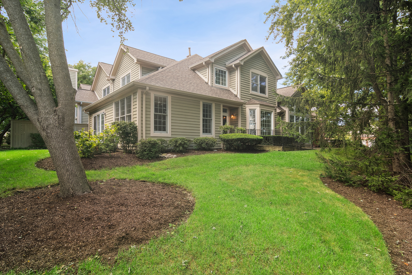 2040 Trent Court #2040, Glenview, IL 60026