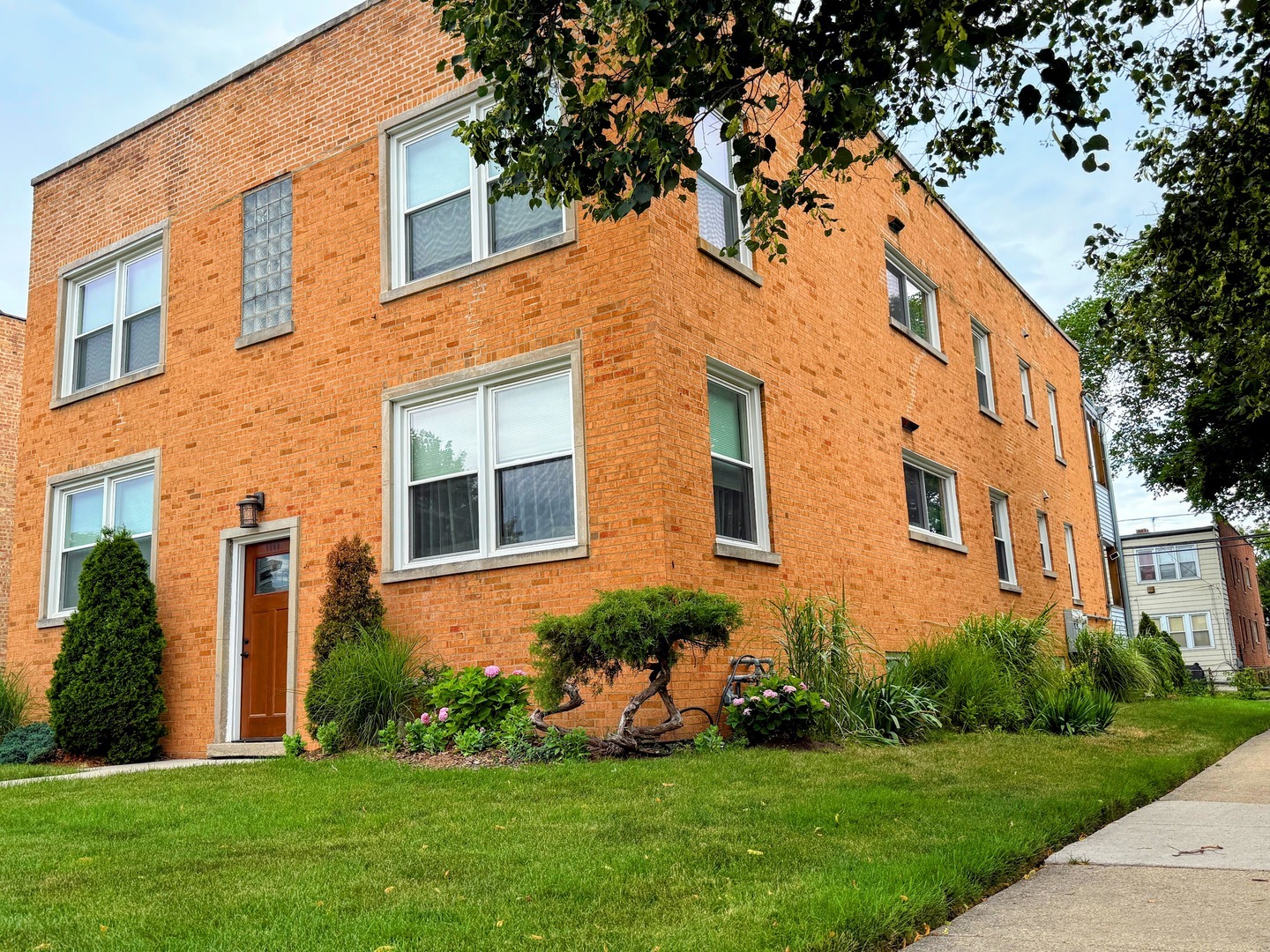 9003 Bronx Avenue #1N, Skokie, IL 60077