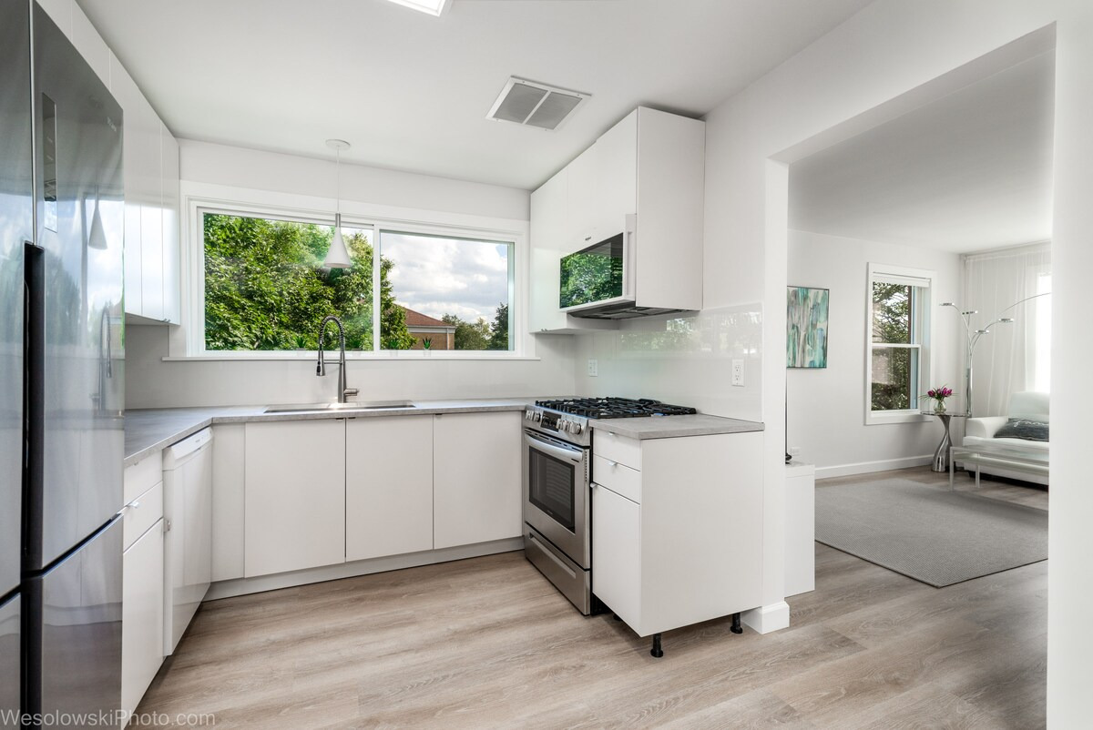 9003 Bronx Avenue #1N, Skokie, IL 60077