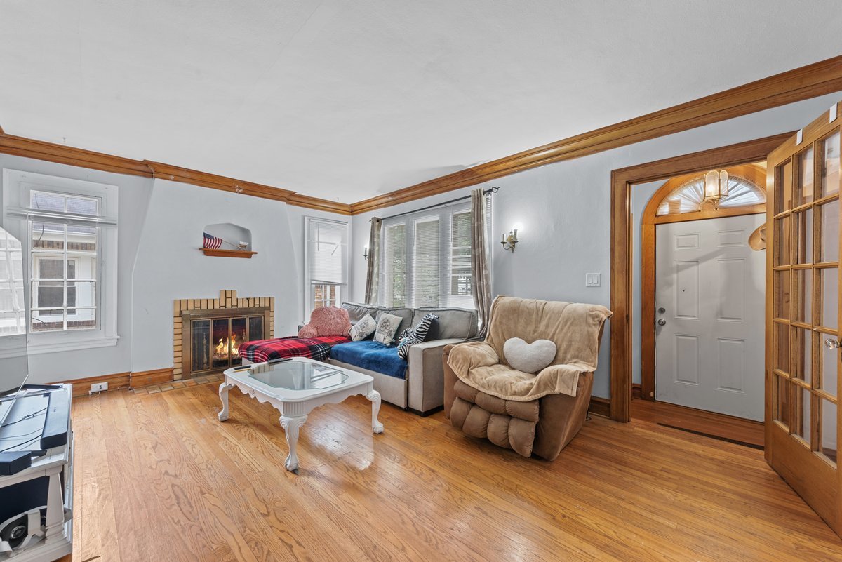 1331 N Ash Street, Waukegan, IL 60085