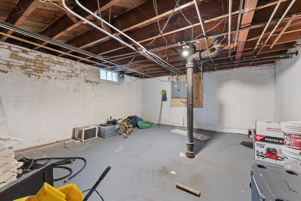 1331 N Ash Street, Waukegan, IL 60085