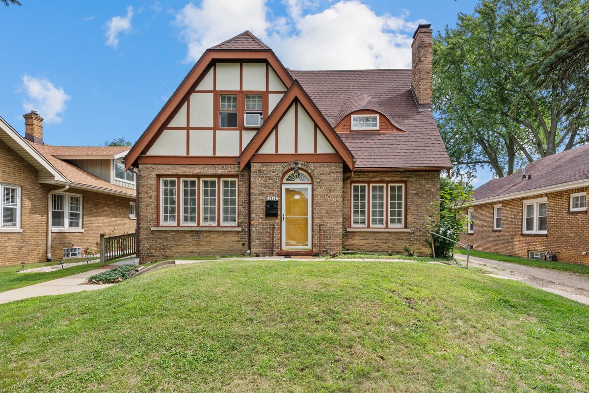 1331 N Ash Street, Waukegan, IL 60085