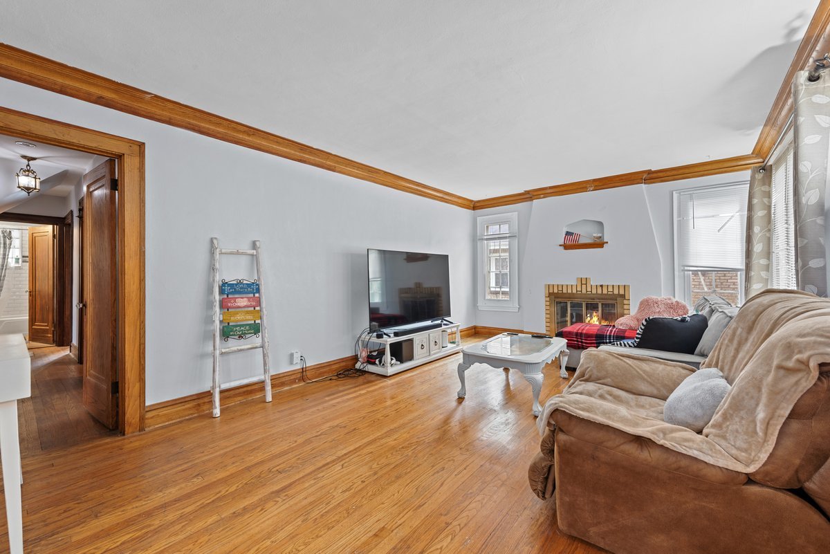 1331 N Ash Street, Waukegan, IL 60085