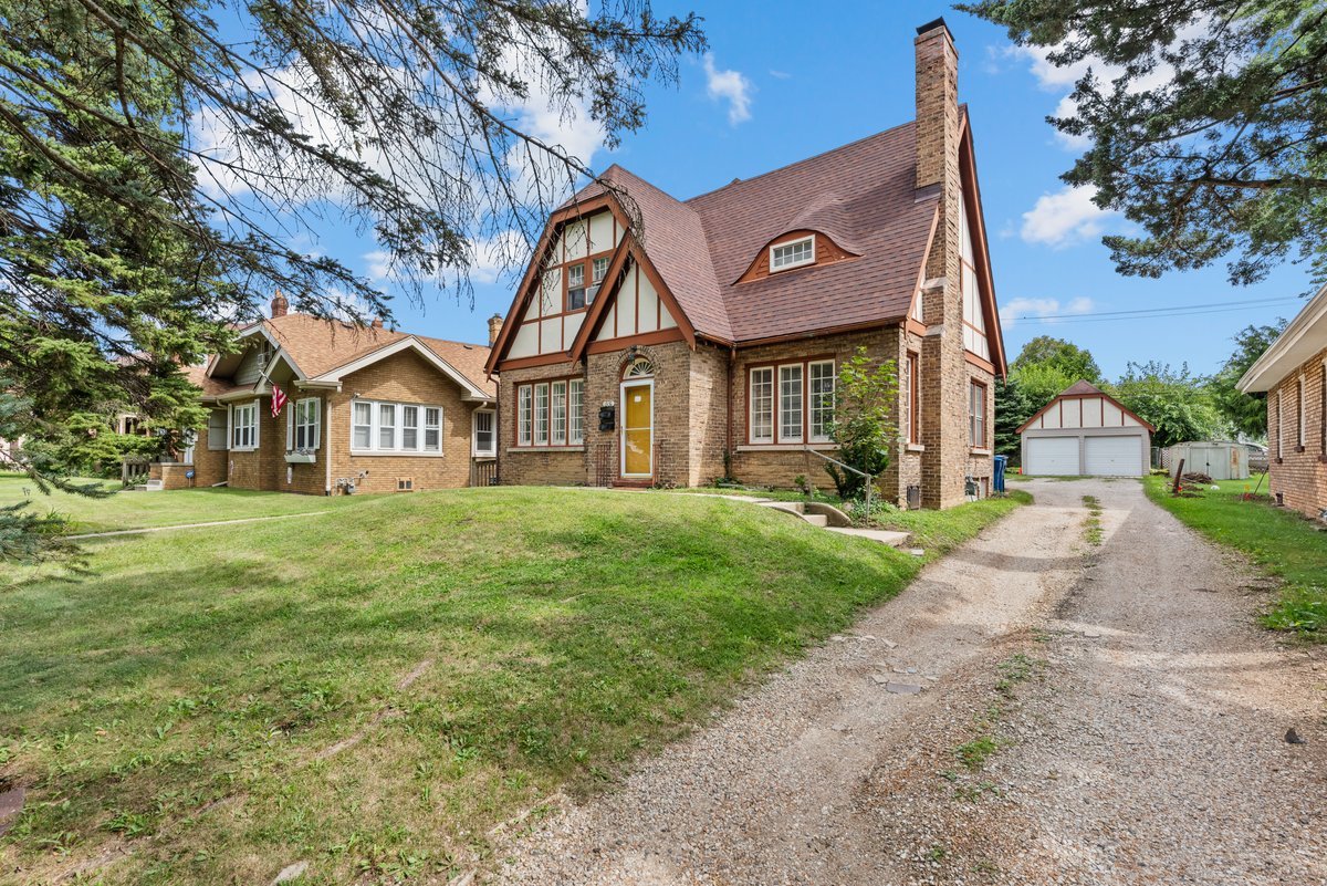 1331 N Ash Street, Waukegan, IL 60085