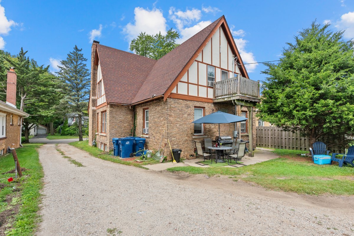 1331 N Ash Street, Waukegan, IL 60085