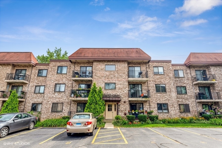 5511 Chateau Drive #1, Rolling Meadows, IL 60008