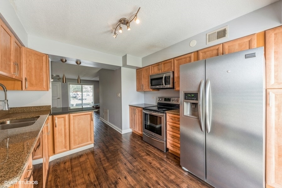 5511 Chateau Drive #1, Rolling Meadows, IL 60008