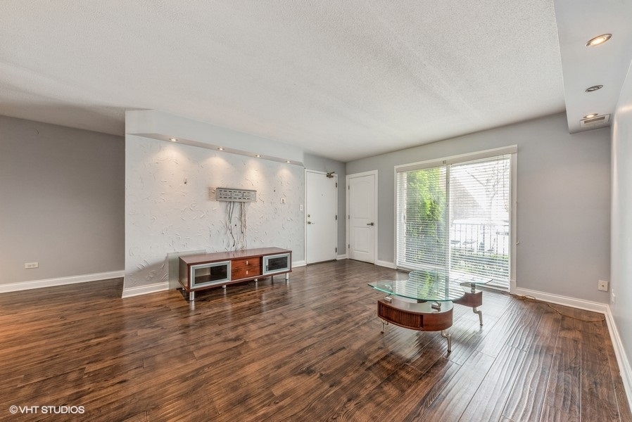 5511 Chateau Drive #1, Rolling Meadows, IL 60008