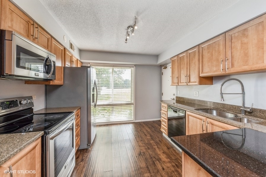 5511 Chateau Drive #1, Rolling Meadows, IL 60008