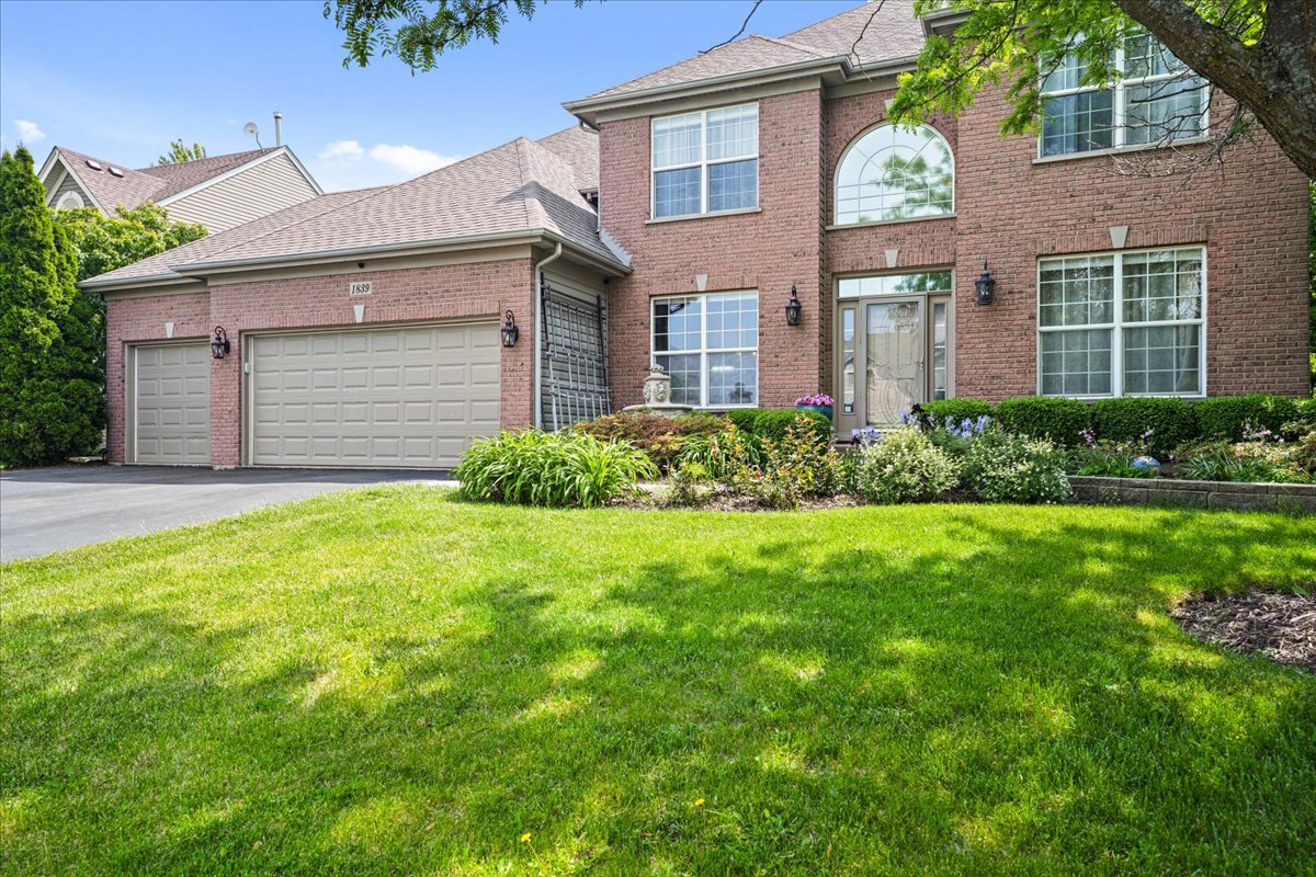 1839 Kings Gate Lane, Crystal Lake, IL 60014