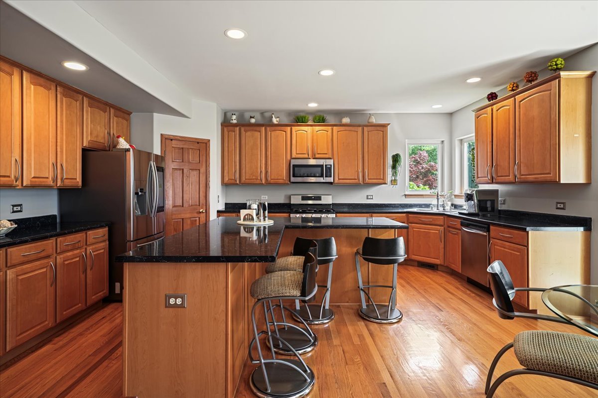 1839 Kings Gate Lane, Crystal Lake, IL 60014