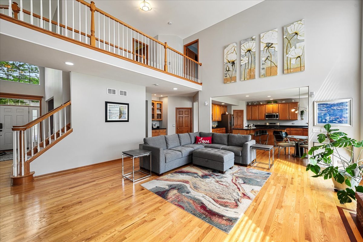 1839 Kings Gate Lane, Crystal Lake, IL 60014