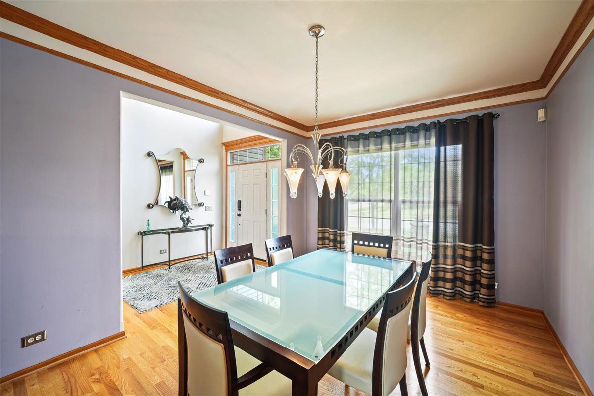 1839 Kings Gate Lane, Crystal Lake, IL 60014