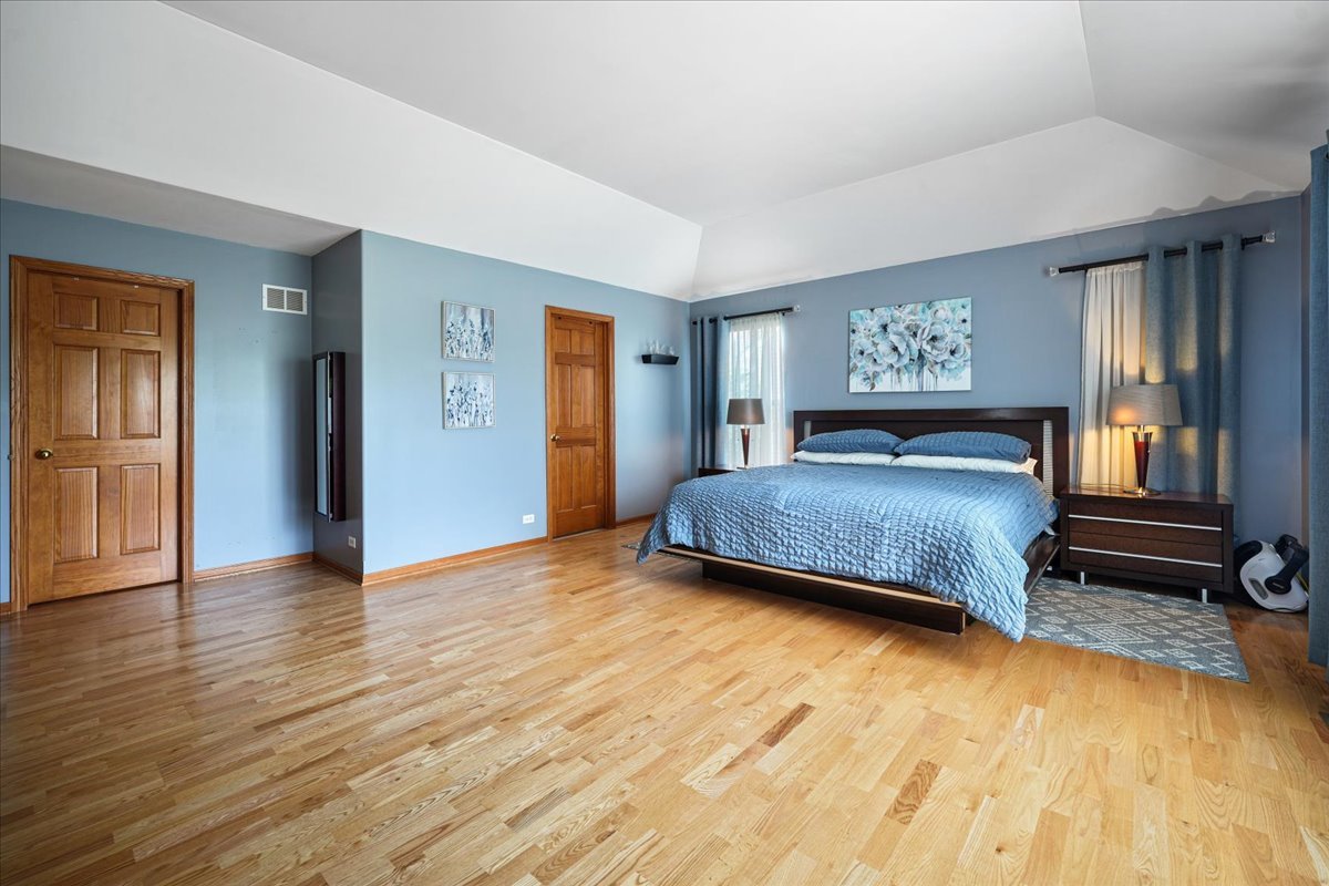 1839 Kings Gate Lane, Crystal Lake, IL 60014