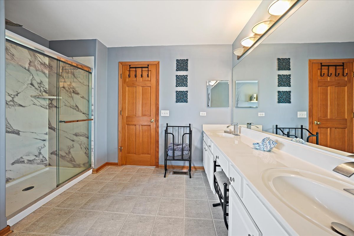 1839 Kings Gate Lane, Crystal Lake, IL 60014