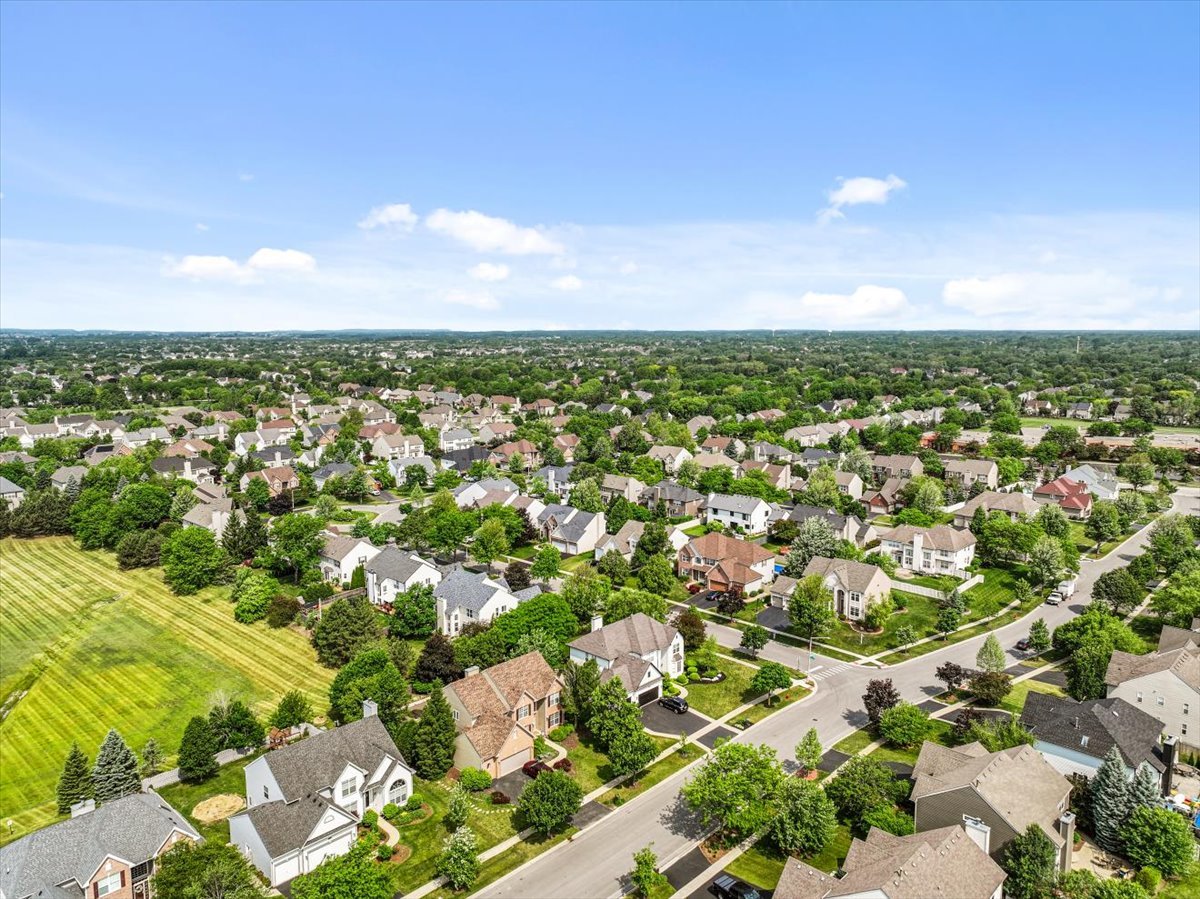 1839 Kings Gate Lane, Crystal Lake, IL 60014