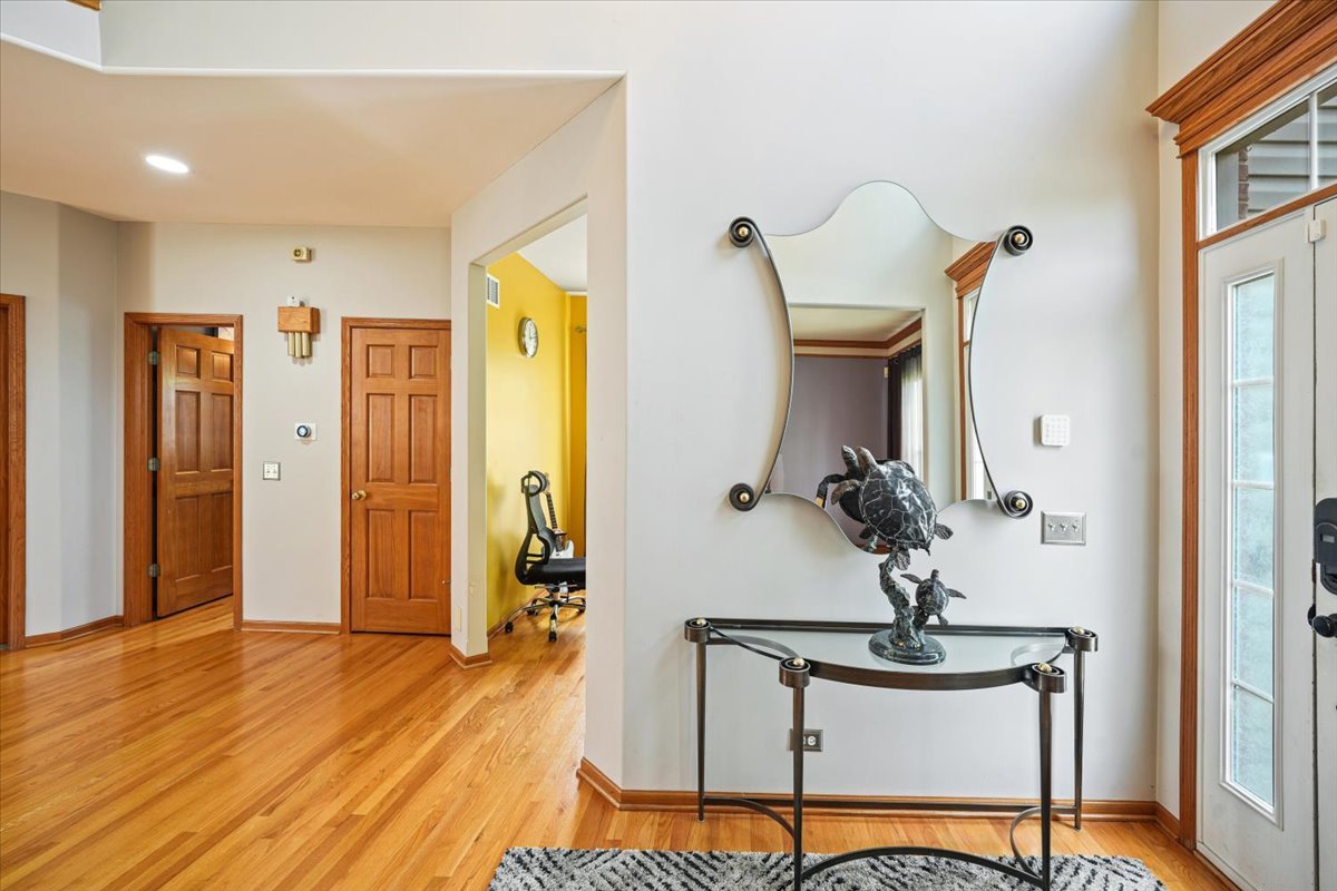 1839 Kings Gate Lane, Crystal Lake, IL 60014