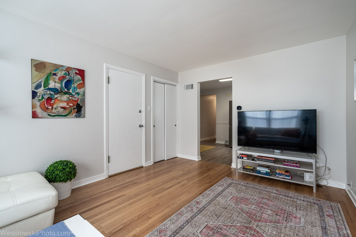 9003 Bronx Avenue #1S, Skokie, IL 60077