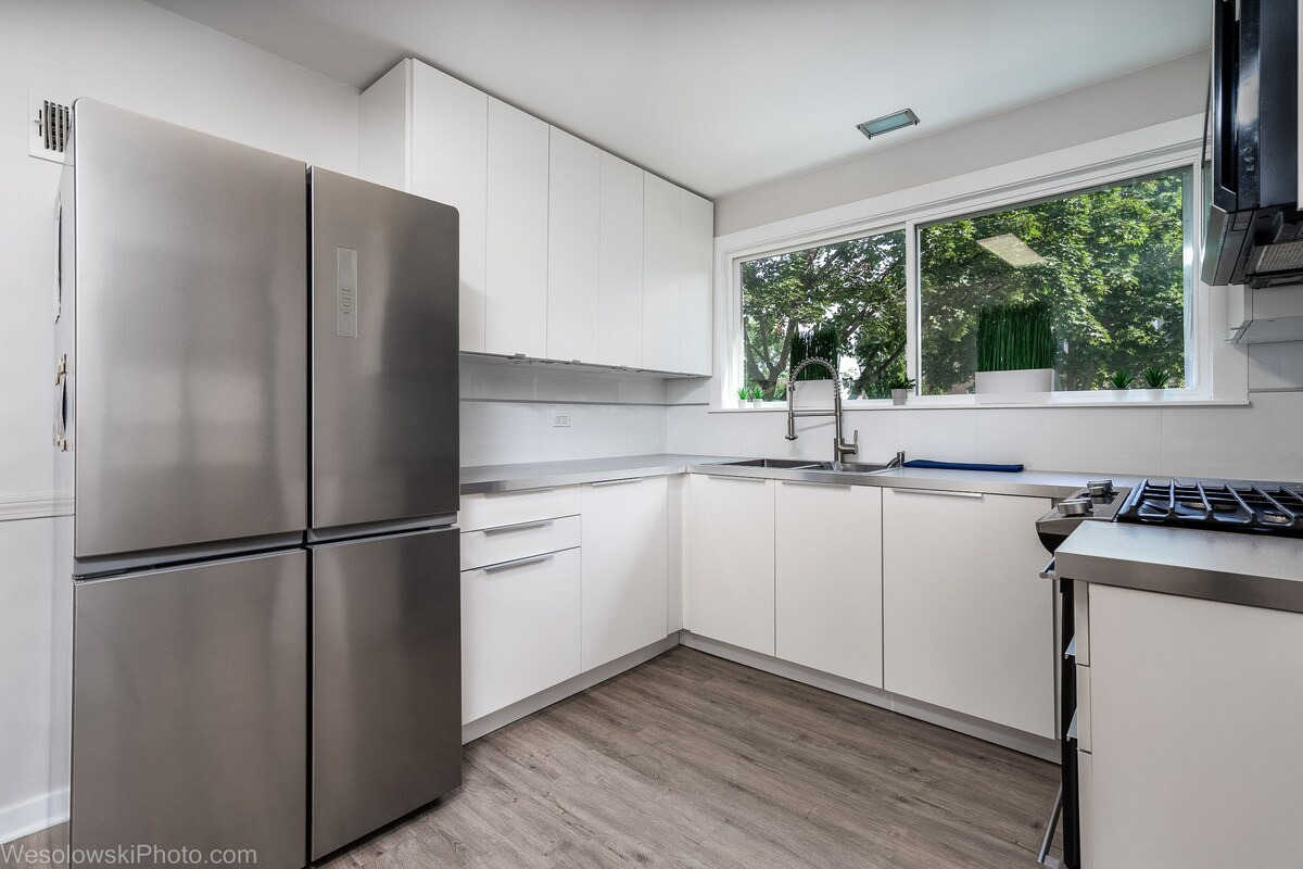 9003 Bronx Avenue #1S, Skokie, IL 60077