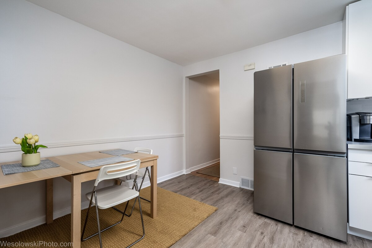 9003 Bronx Avenue #1S, Skokie, IL 60077