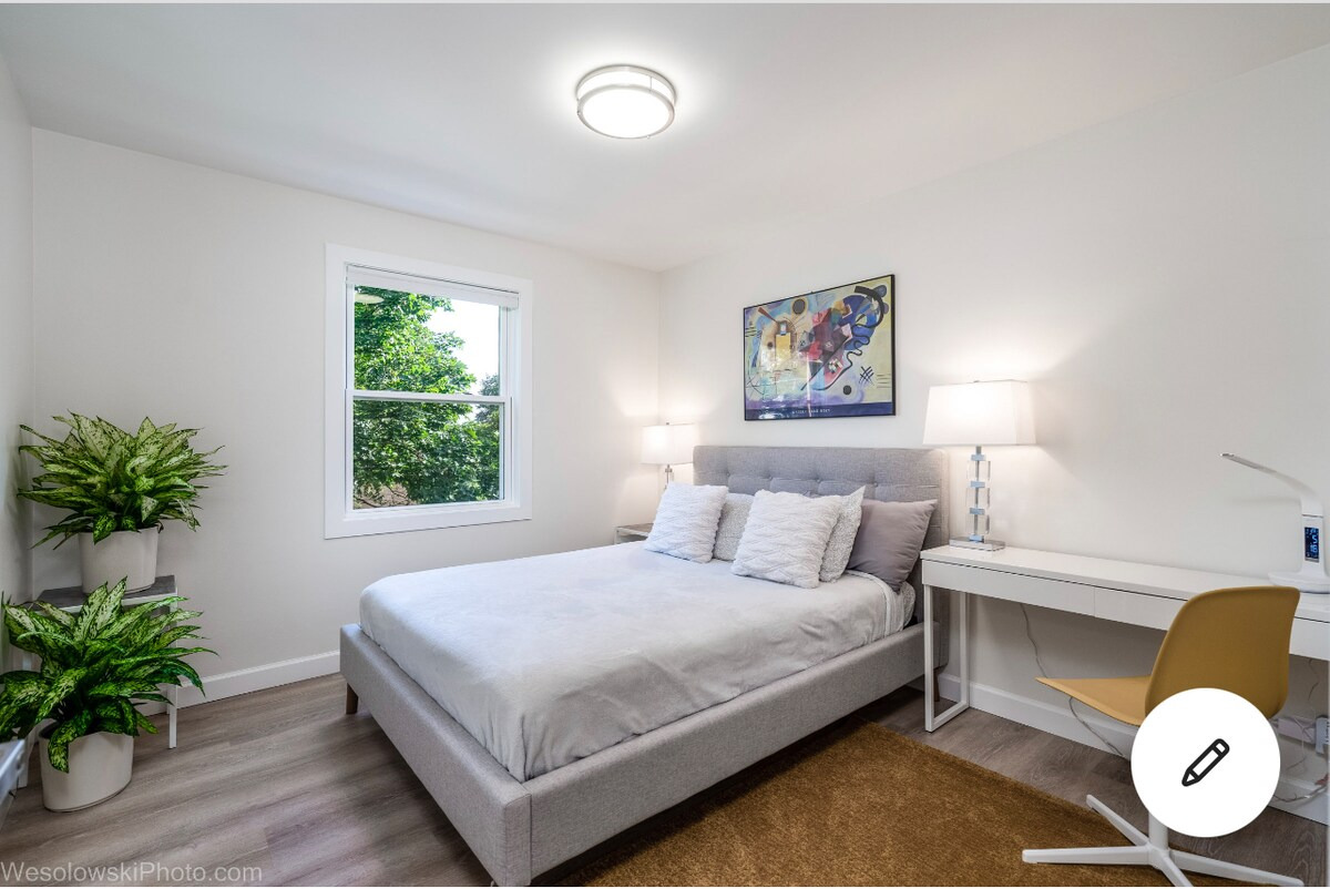 9003 Bronx Avenue #1S, Skokie, IL 60077