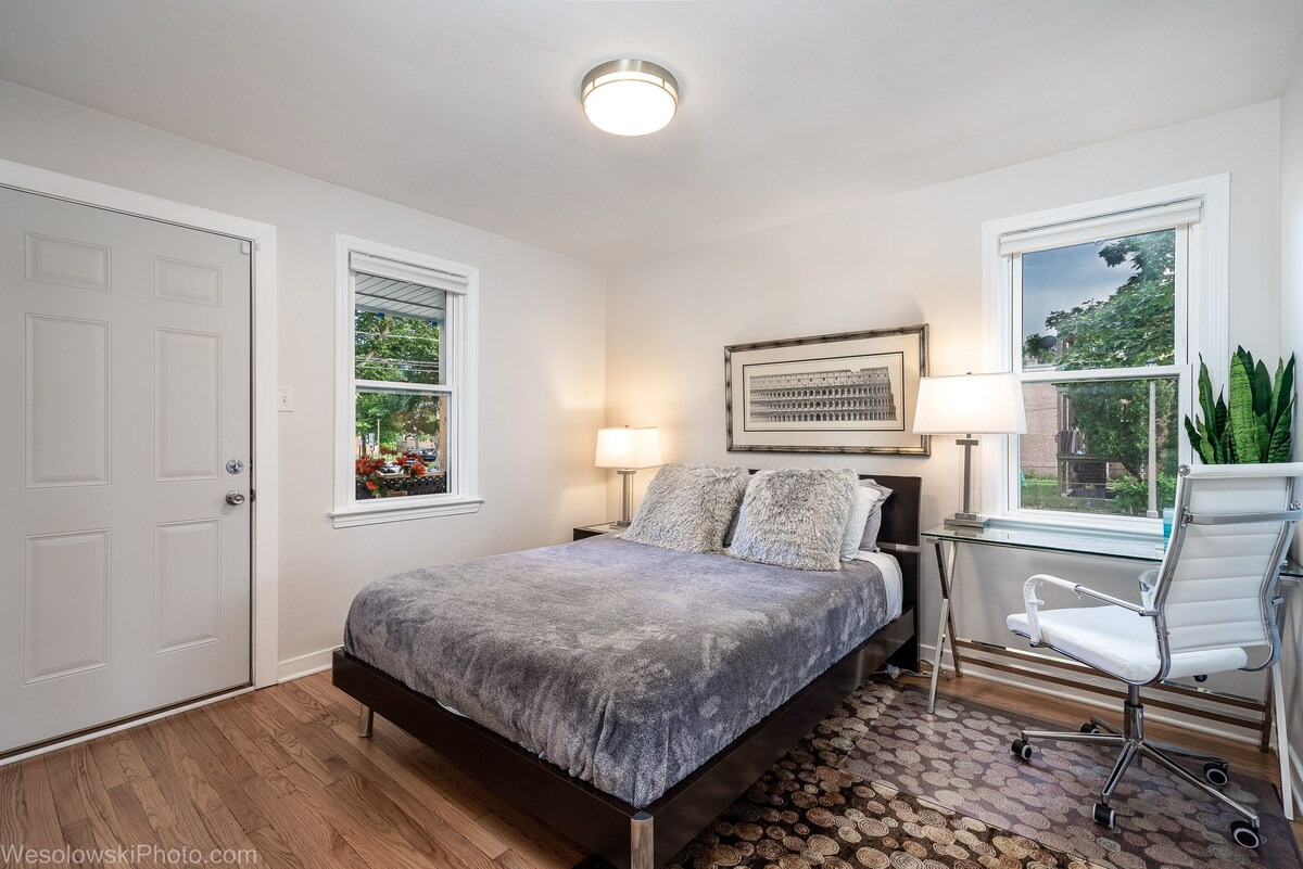 9003 Bronx Avenue #1S, Skokie, IL 60077