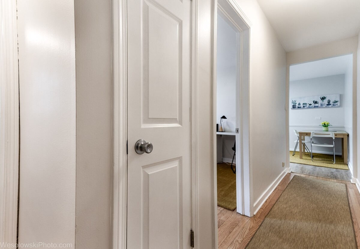 9003 Bronx Avenue #1S, Skokie, IL 60077