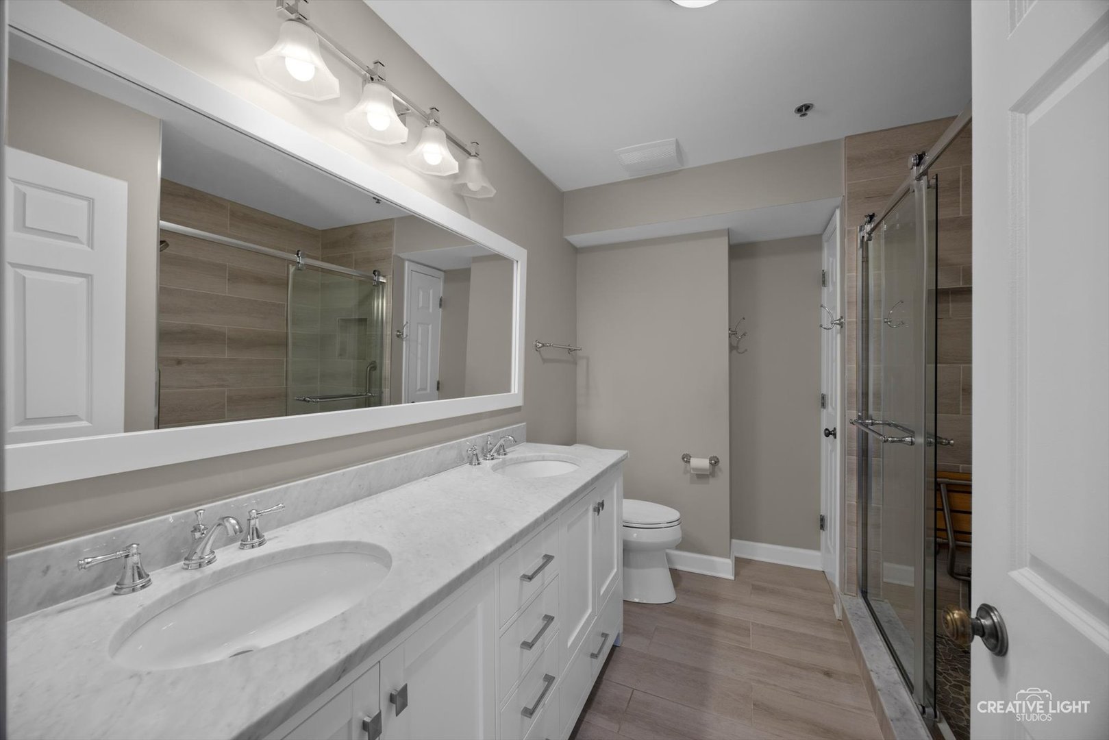 127 Acacia Circle #203, Indian Head Park, IL 60525