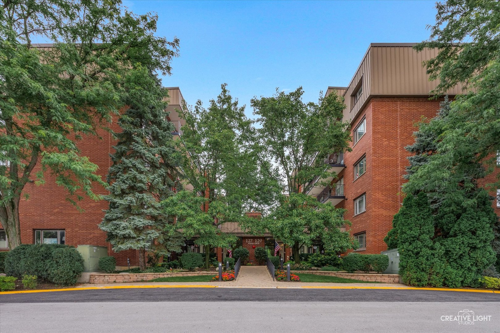 127 Acacia Circle #203, Indian Head Park, IL 60525