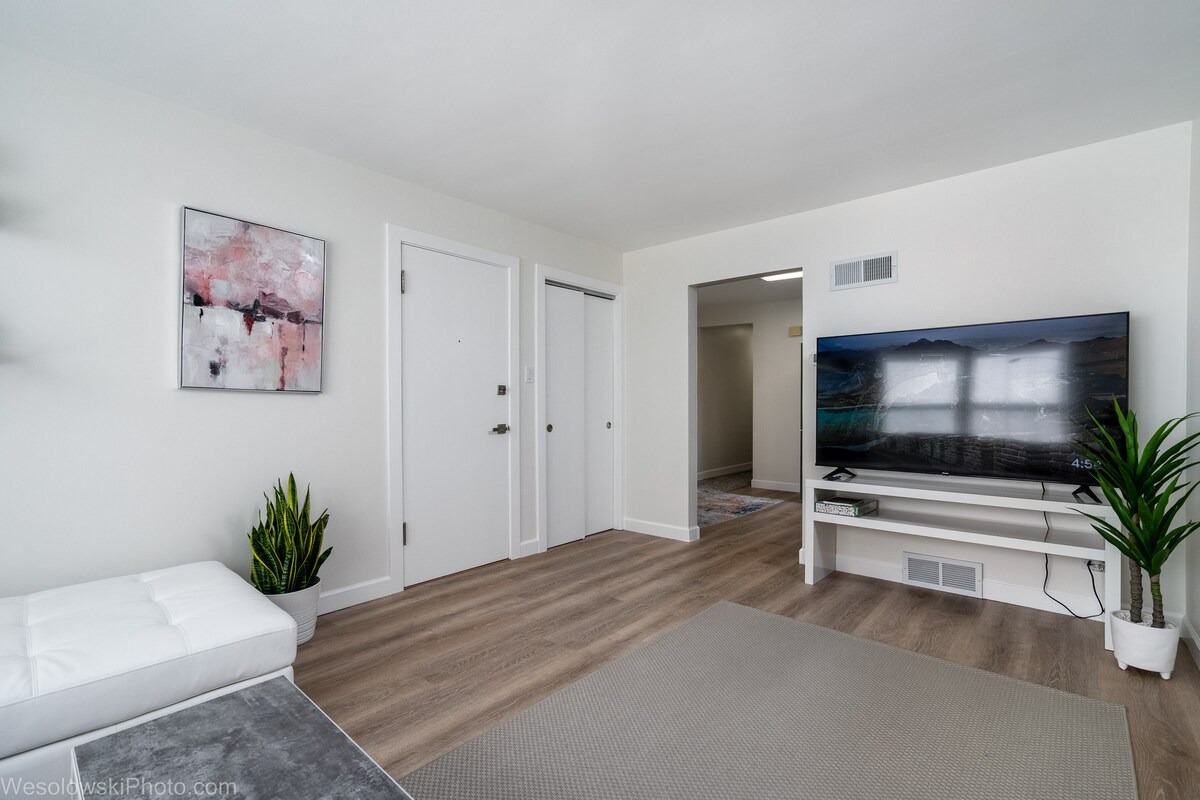 9003 Bronx Avenue #2S, Skokie, IL 60077
