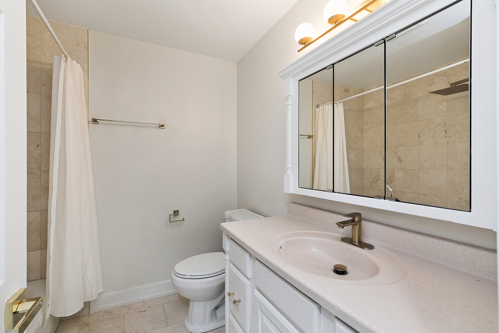 2275 Norwich Court, Naperville, IL 60565